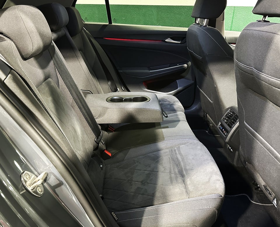 VW Golf VIII 1,4 eHybrid DSG 5d