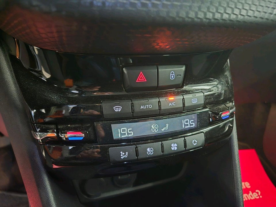 Peugeot 2008 1,5 BlueHDi 100 Prestige Sky 5d