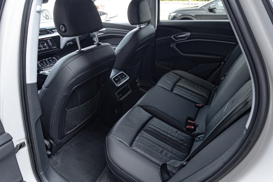 Audi e-tron 55 quattro 5d