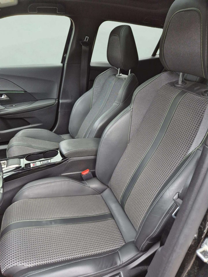 Peugeot e-2008 50 GT Sky 5d