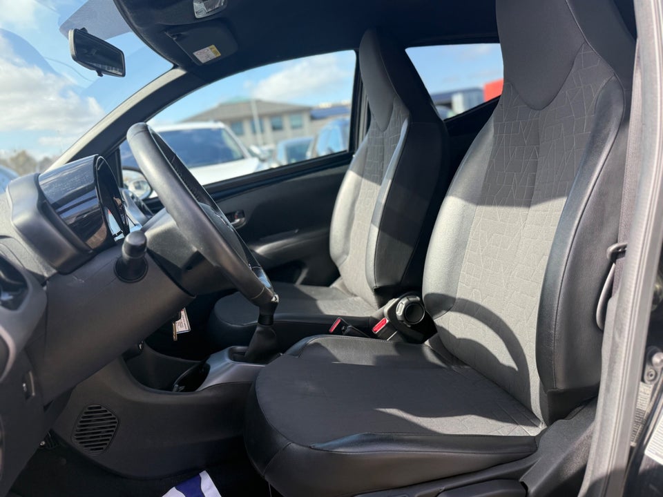 Toyota Aygo 1,0 VVT-i x-black 5d