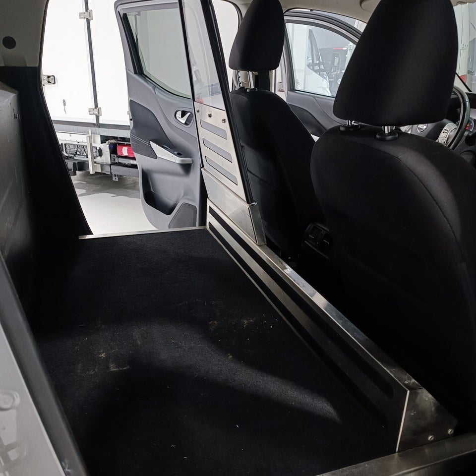 Nissan Navara 2,3 dCi 190 Db.Kab Tekna aut. 4d