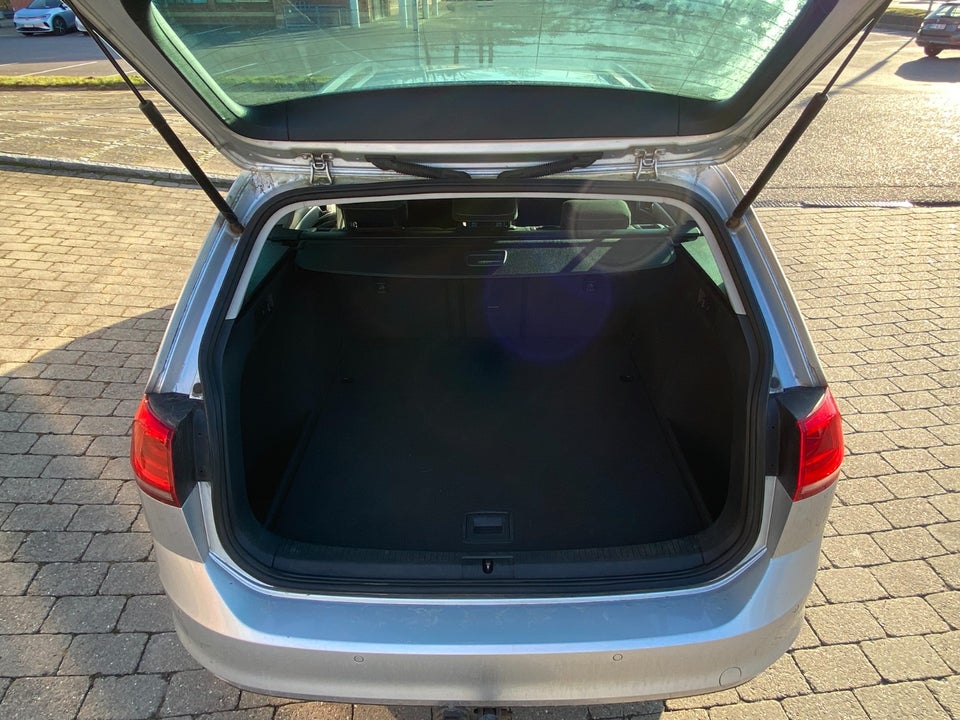 VW Golf VII 1,6 TDi 105 Cup Variant BMT 5d