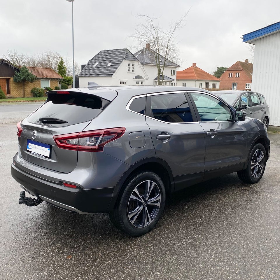 Nissan Qashqai 1,3 Dig-T 140 N-Connecta 5d