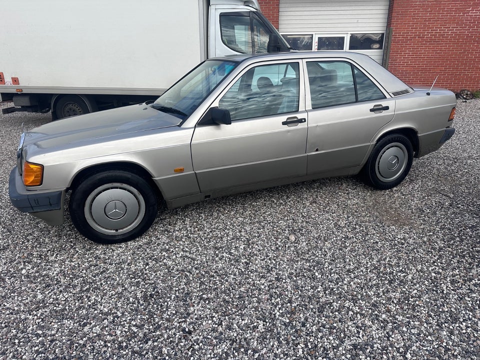Mercedes 190 E 1,8 Sportline aut. 4d