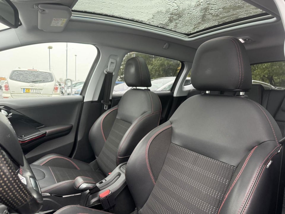 Peugeot 2008 1,6 BlueHDi 120 GT Line Sky 5d