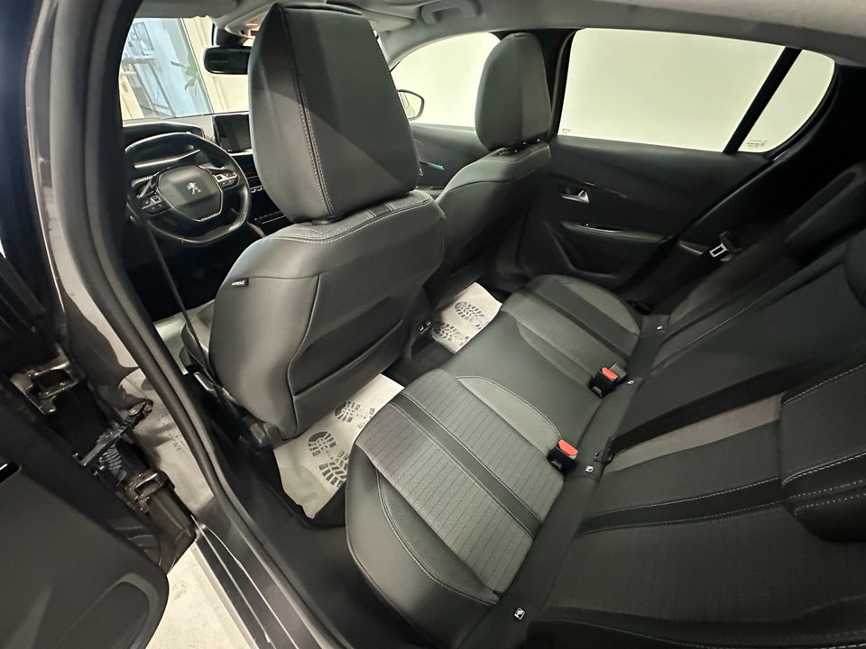 Peugeot 208 1,2 PureTech 100 Allure Sky 5d