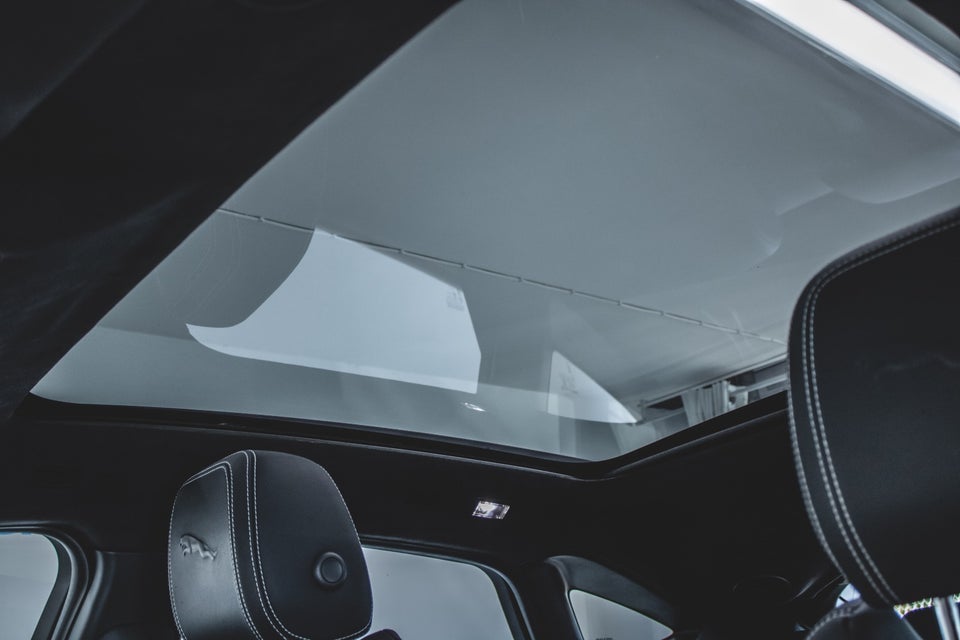 Jaguar E-Pace 1,5 P300e R-Dynamic SE aut. 5d