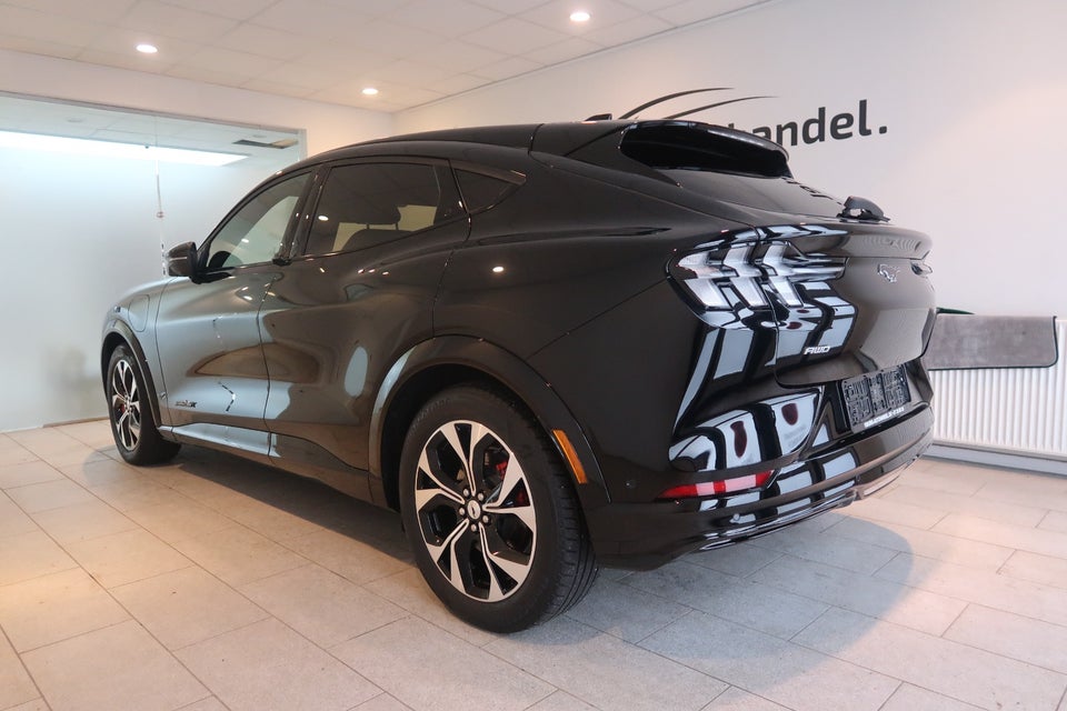 Ford Mustang Mach-E 98 Premium Extended Range AWD 5d