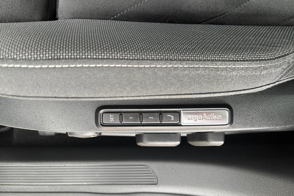 VW Golf VIII 1,4 eHybrid DSG 5d