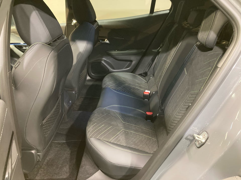 Peugeot e-2008 54 GT 5d