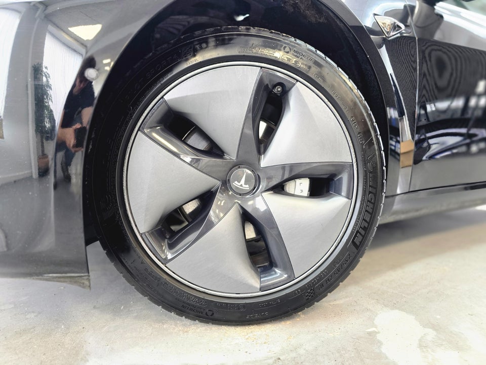 Tesla Model 3 Long Range AWD 4d