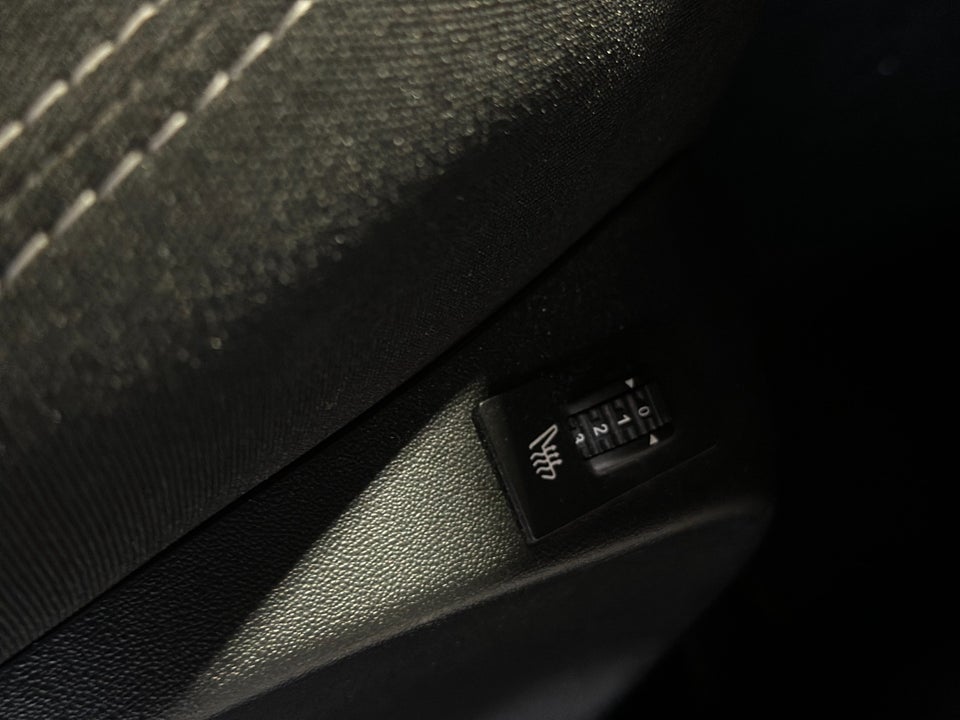 Peugeot 208 1,2 PureTech 82 Allure Sky 5d