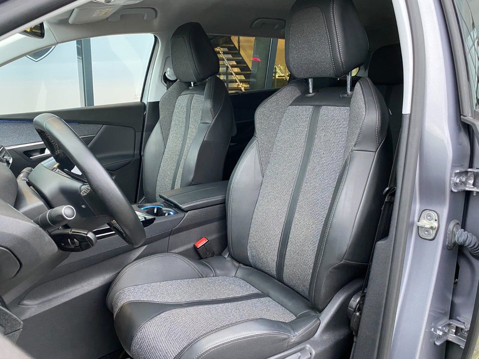 Peugeot 5008 1,2 PureTech 130 Limited 7prs 5d