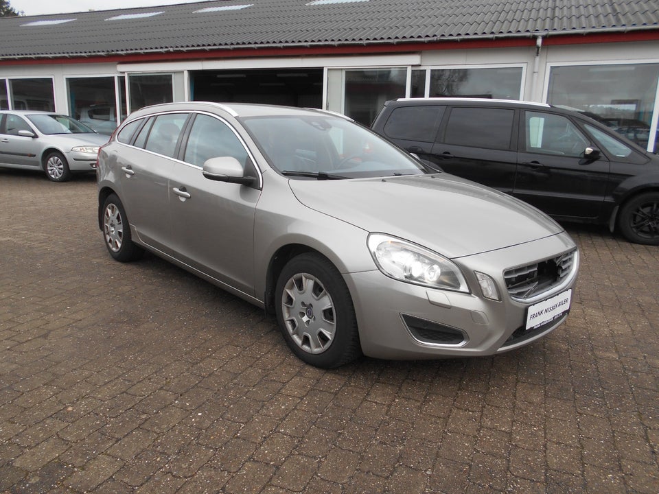 Volvo V60 1,6 T4 180 Summum aut. 5d