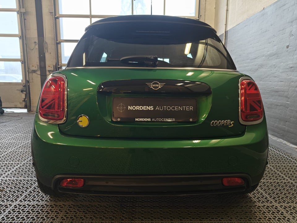 MINI Cooper SE Essential 3d