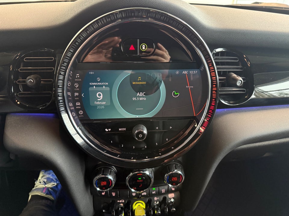 MINI Cooper SE Essential 3d