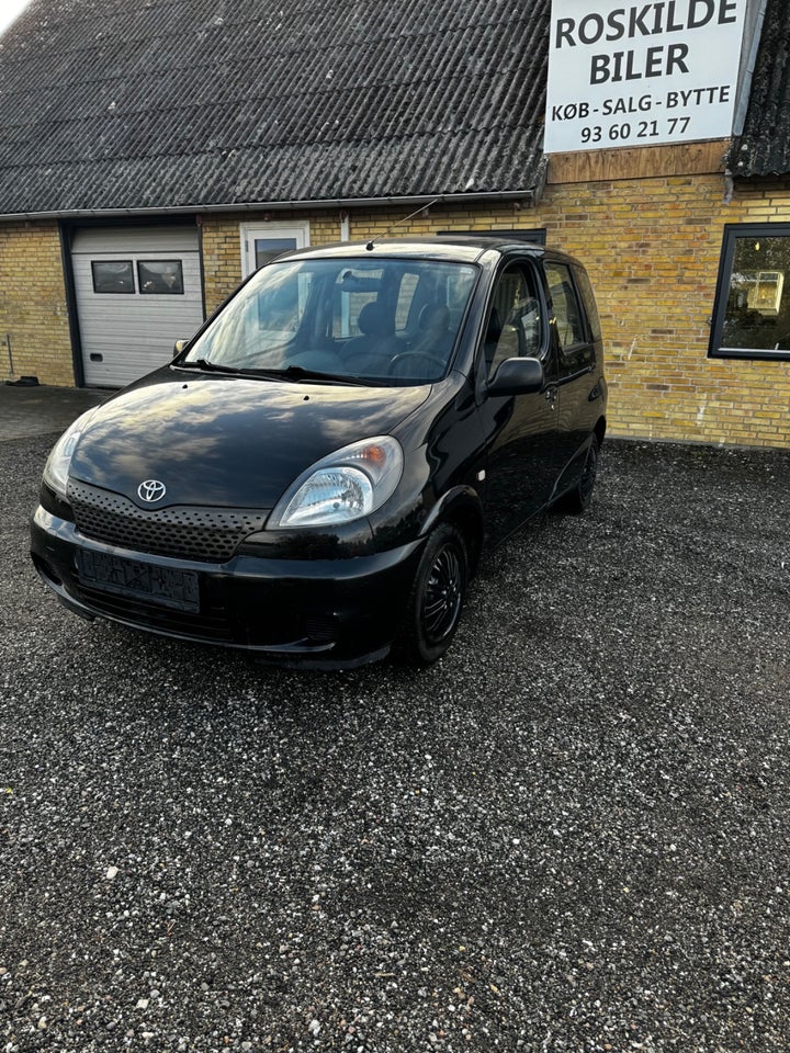 Toyota yaris 2024 verso isofix