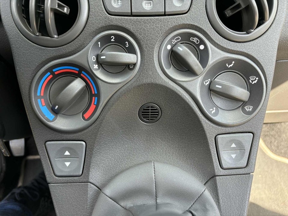 Ford Mondeo 1,8 125 Ambiente stc. 5d