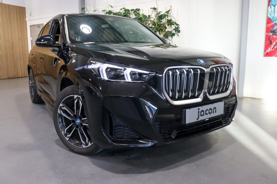 BMW iX1 xDrive30 Fully Charged M-Sport 5d