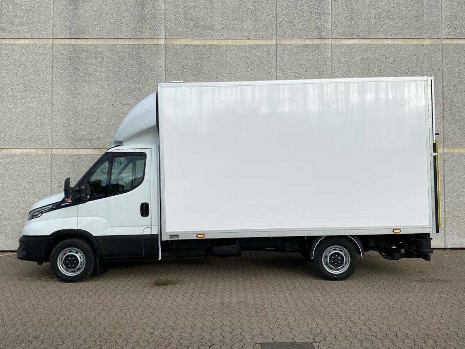 Iveco Daily 3,0 35S18 4100mm Box m/lift AG8