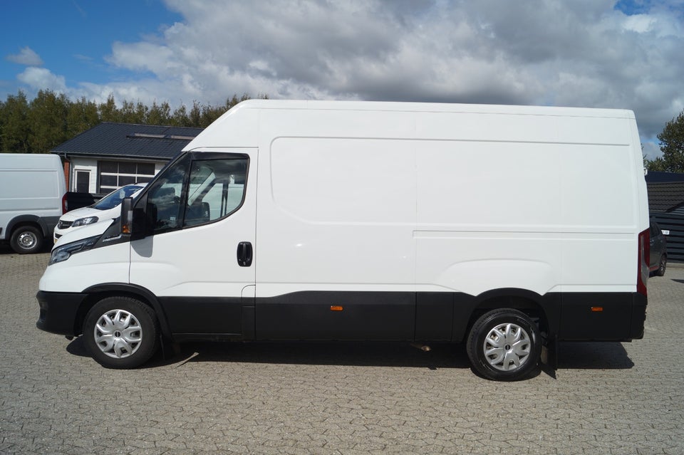 Iveco Daily 2,3 35S16 12m³ Van AG8