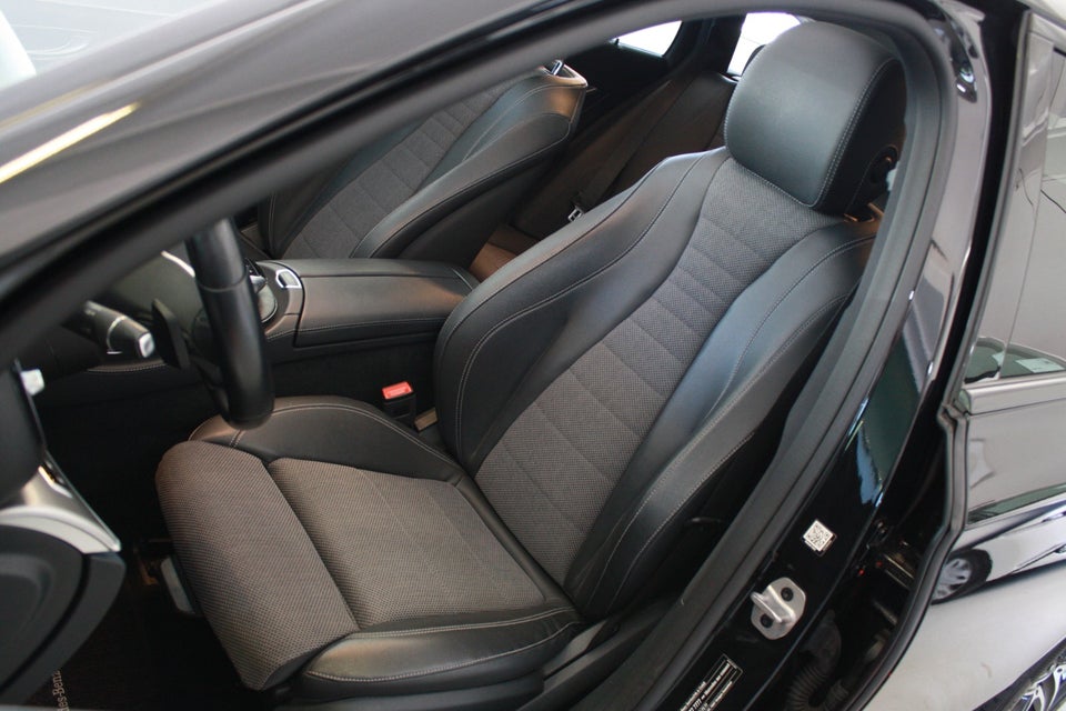 Mercedes E300 de 2,0 AMG Line stc. aut. 5d