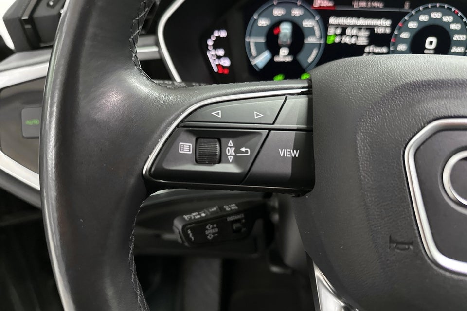 Audi Q3 45 TFSi e Attitude plus S-tr. 5d