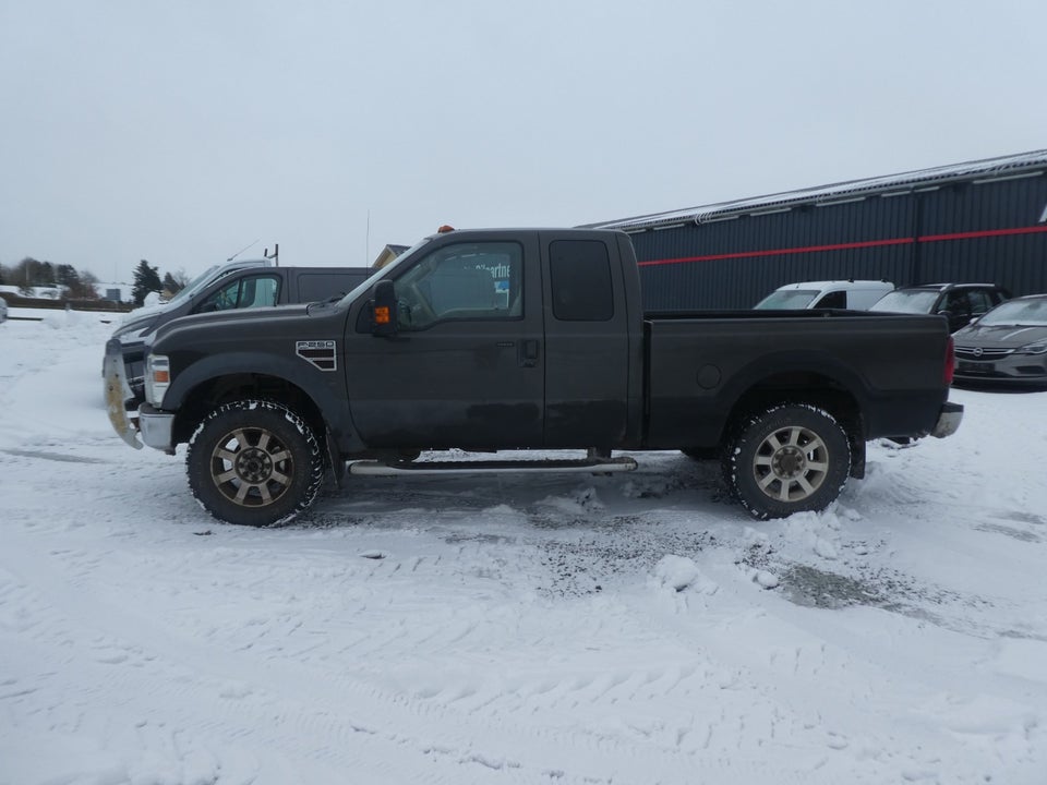 Ford F-250 6,4 V8 TD Super Duty Lariat aut. 4x4 4d
