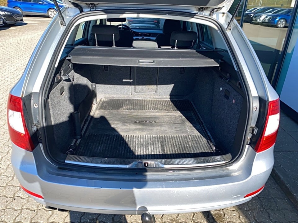Skoda Superb 2,0 TDi 140 Ambition Combi 5d