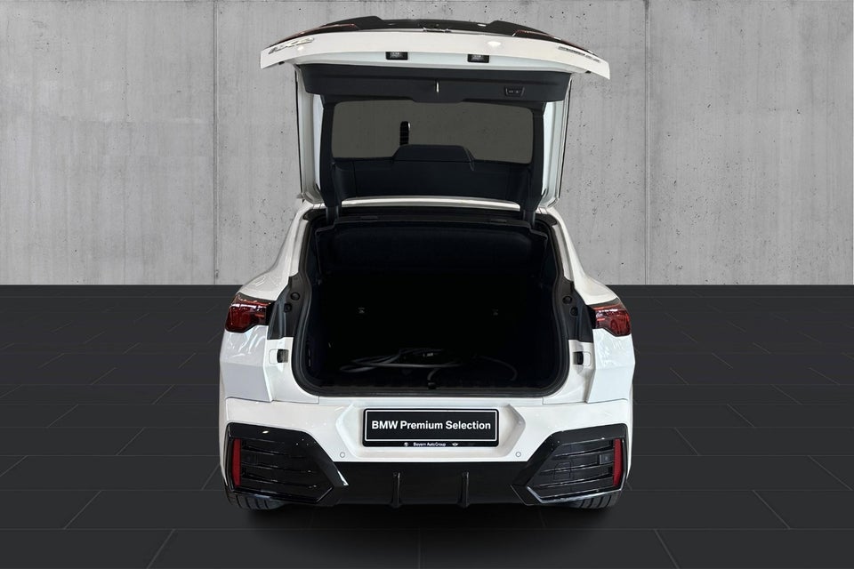 BMW iX2 eDrive20 M-Sport Pro 5d