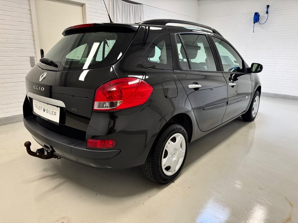 Renault Clio III 1,2 16V Authentique 5d