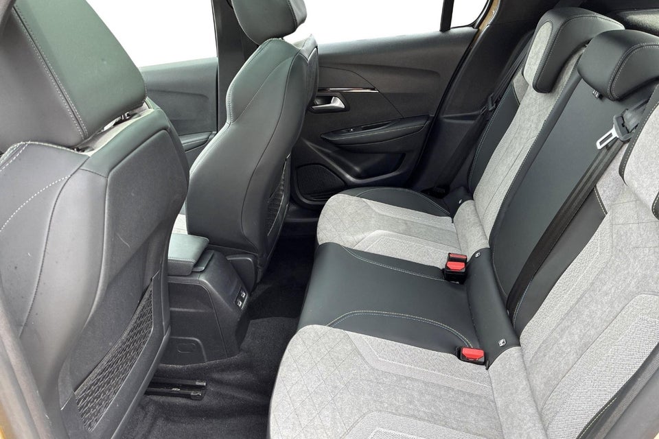 Peugeot e-208 50 GT 5d
