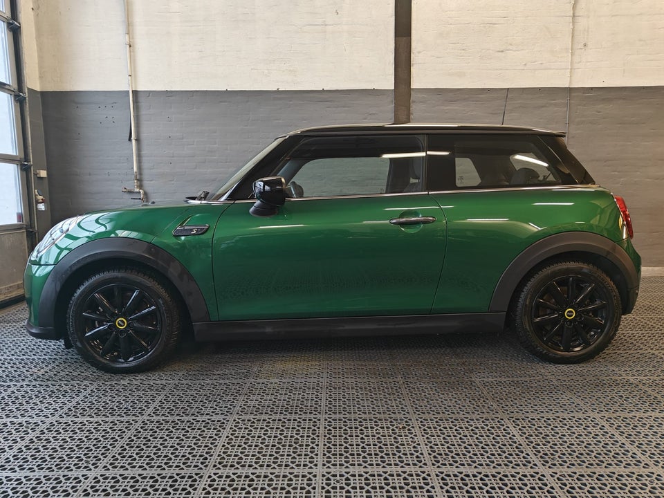 MINI Cooper SE Essential 3d