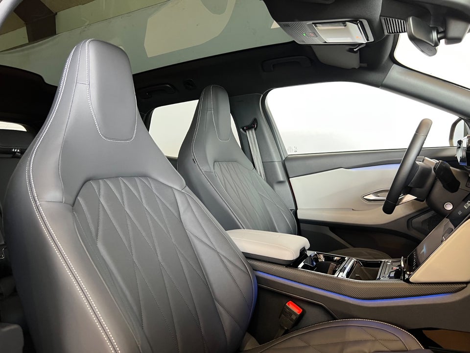 Ford Explorer 82 Premium Extended Range 5d