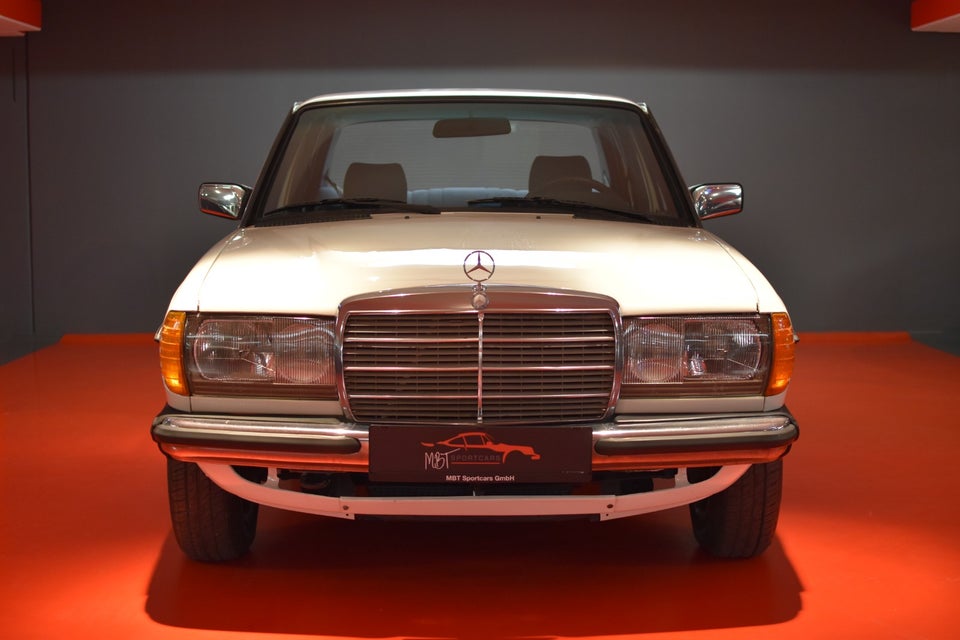 Mercedes 230 E 2,3  4d