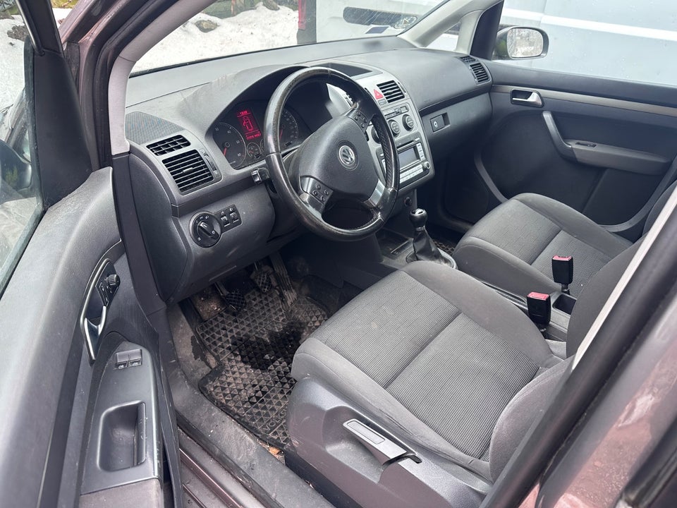 VW Touran 1,9 TDi 90 Conceptline 5d