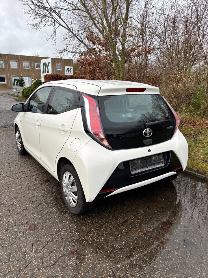 Toyota Aygo 1,0 VVT-i x-play x-touch 5d