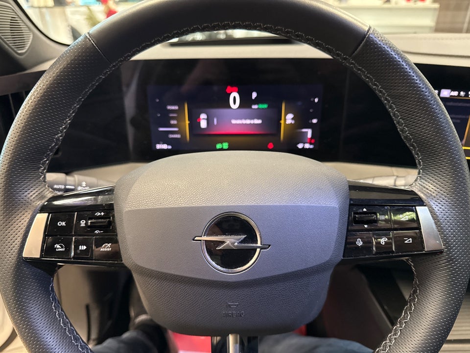 Opel Astra-e 54 Ultimate 5d