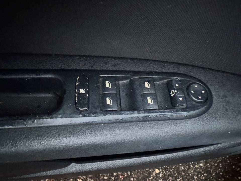 Peugeot 407 1,6 HDi 110 Premium SW 5d