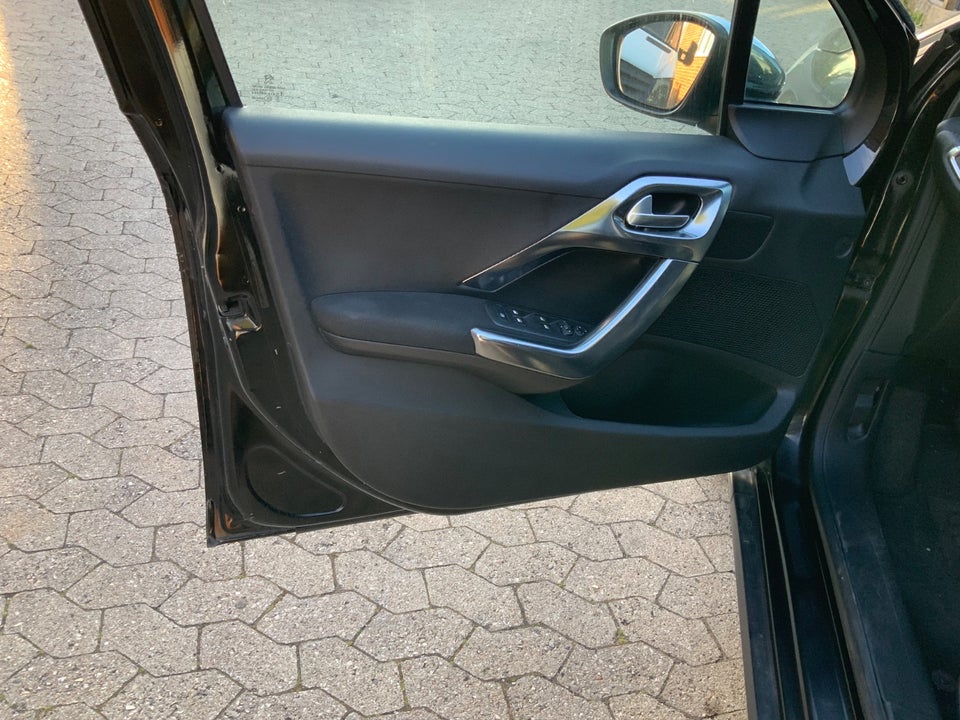 Peugeot 2008 1,2 VTi 82 Allure 5d