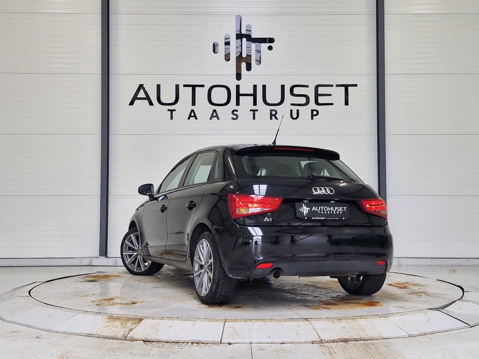 Audi A1 1,6 TDi 105 Attraction Sportback 5d