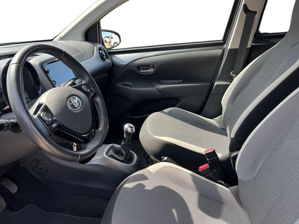 Toyota Aygo 1,0 VVT-i x-press 5d