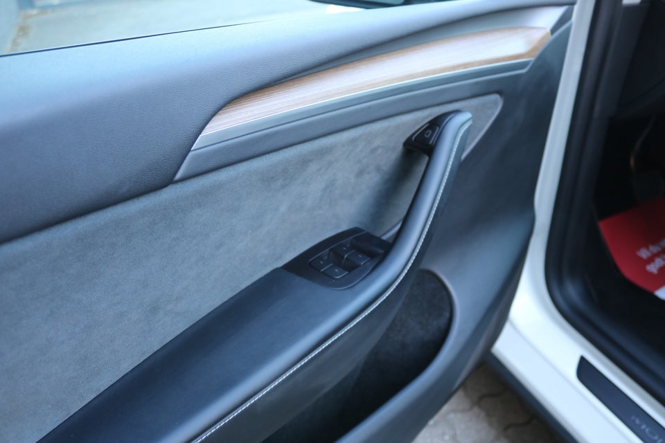 Tesla Model Y Long Range RWD 5d