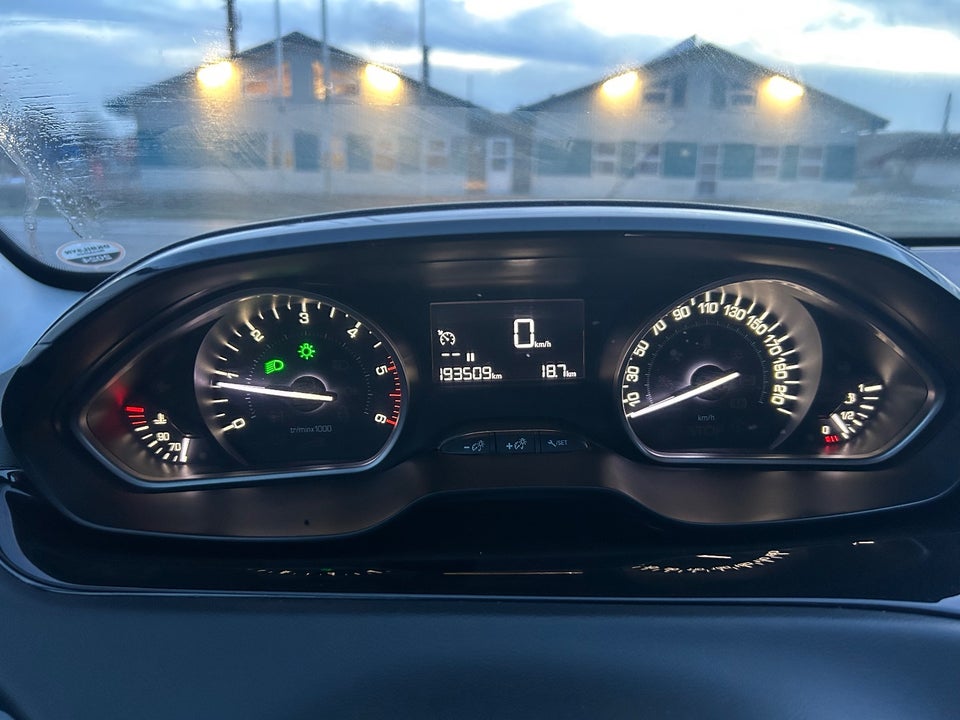 Peugeot 208 1,6 BlueHDi 100 Active 5d