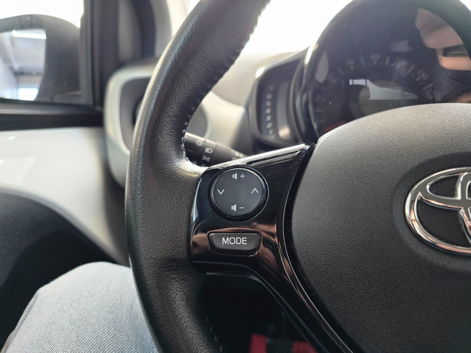 Toyota Aygo 1,0 VVT-i x-play 5d