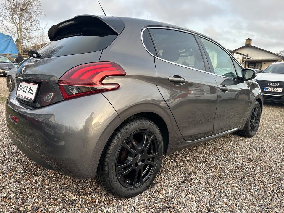 Peugeot 208 1,2 VTi 82 Signature Sky 5d
