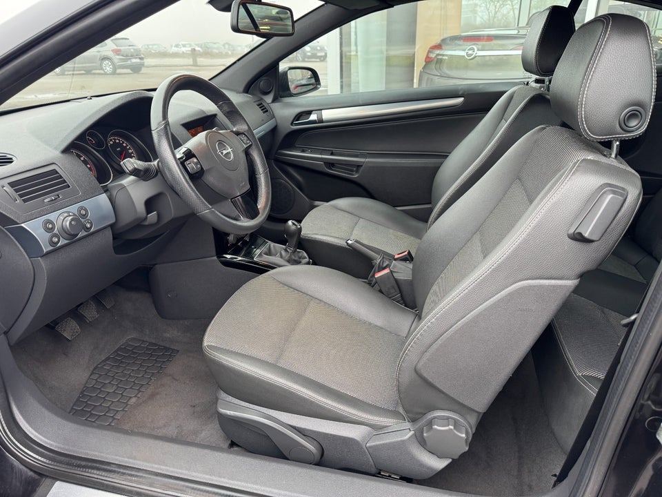 Opel Astra 2,0 Cosmo TwinTop 2d