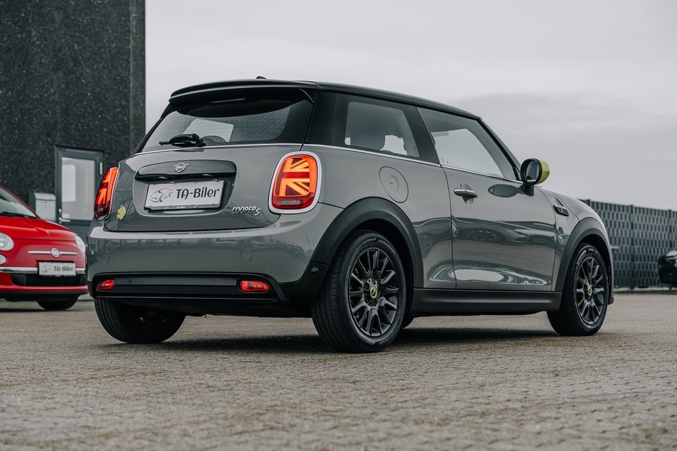 MINI Cooper SE Essential 3d