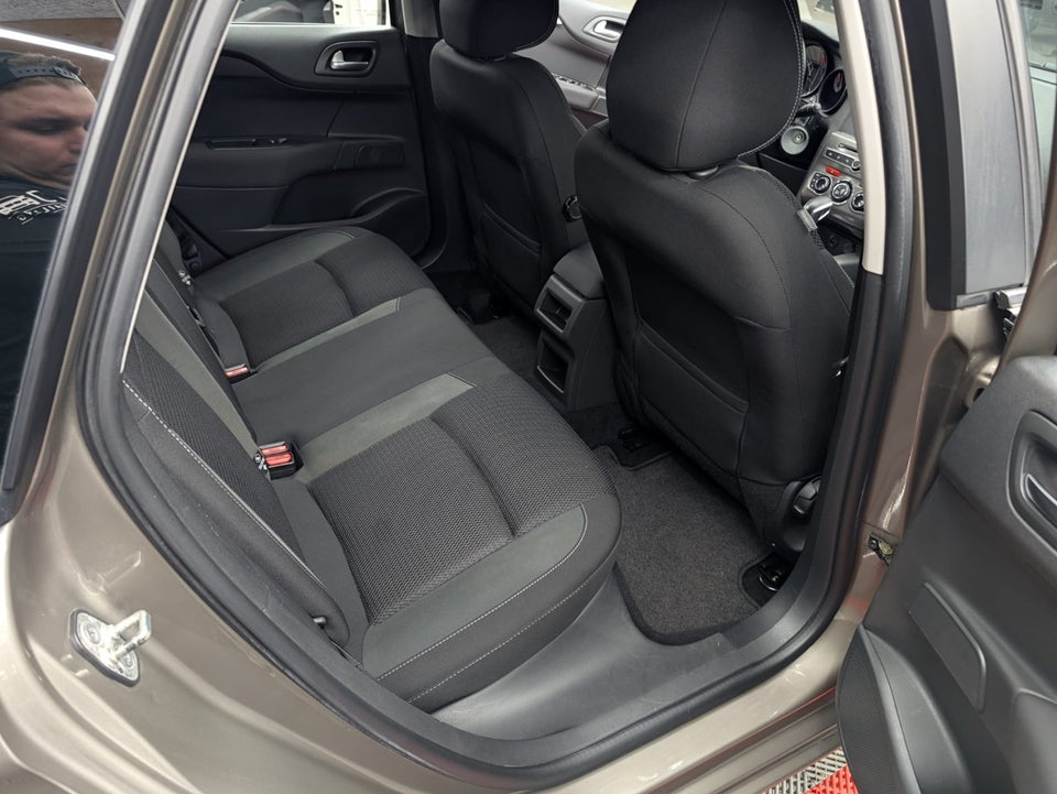 Citroën C4 1,6 BlueHDi 120 Challenge EAT6 5d